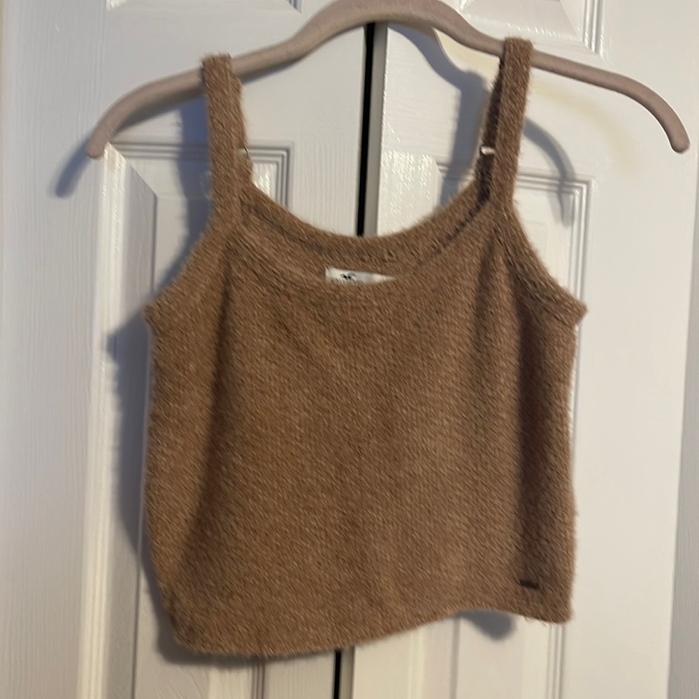 NWOT Hollister cropped sleeveless tank in beige